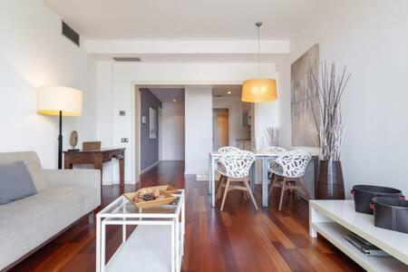 Wonderful 2-bd With Balcony Plaza Cataluna Appartement